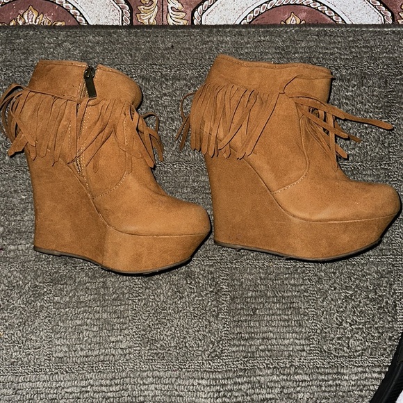 WESTERN STYLE FRINGED DETAILED ANKLE BOOTIES SIZE 6 COLOR TAN Great condition - Picture 2 of 4